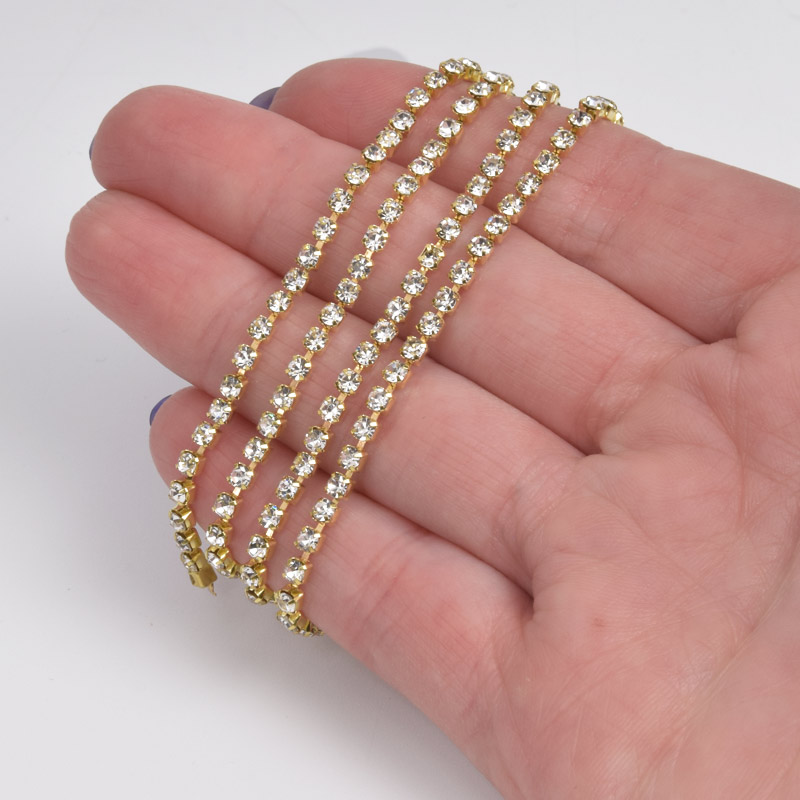 Стразовая цепь SS8 (2,4 мм), Золото, Стразы стеклянные белые (ZEP-047561)