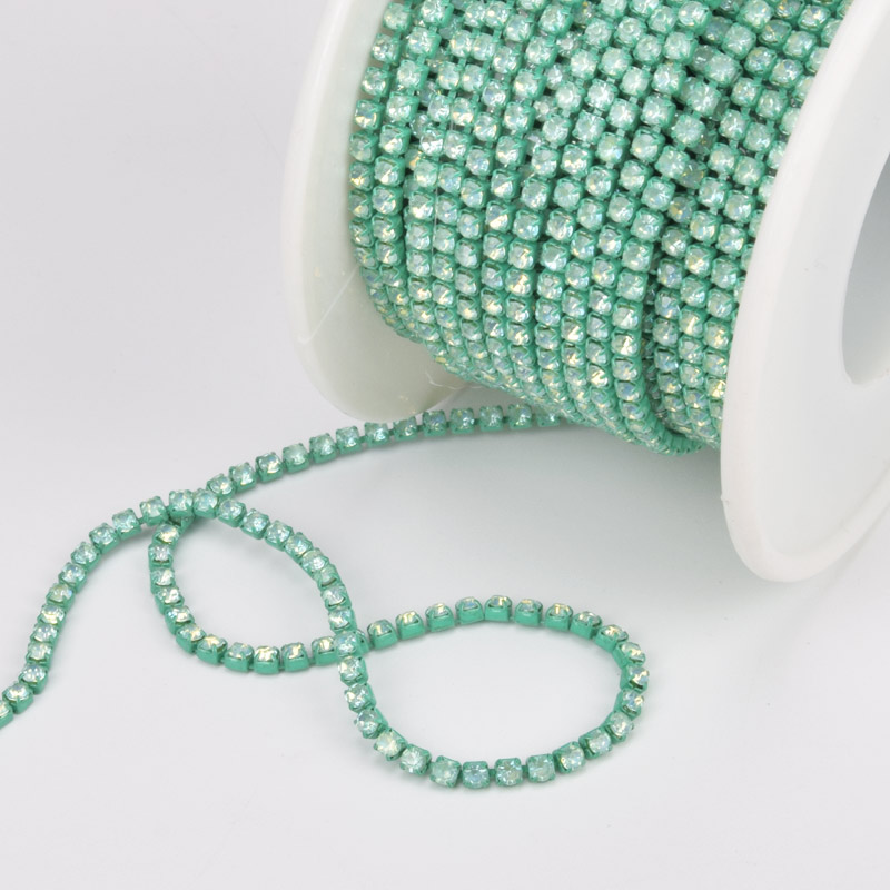 Стразовий ланцюг SS6 - 2,0 мм, М'ятний, Стрази скляні білі хамелеон (ZEP-061021)