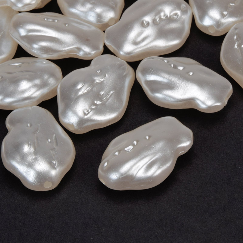 Намистини пластикові, Імітація барокових перлів, 25х17,5х8,5 мм, Молочні (BUS-059866)