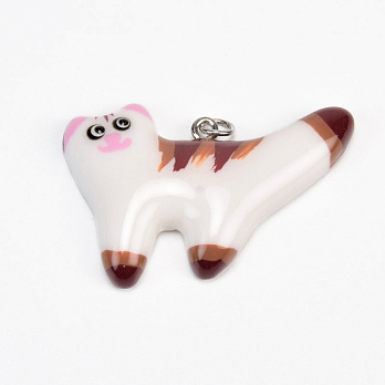 Подвеска Котик из полимерной глины, 40х27 мм, Бело-коричневый (POD-059380)