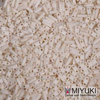 Бисер японский Miyuki QUARTER TILA №2021, 5х1,2 мм, Кремовый матовый (BIS-053277)