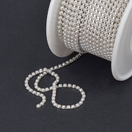 Перлинний ланцюг SS6 (2,0 мм), Світле срібло, Перлини пластикові білі (ZEP-047553)